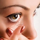 як правильно одягати лінзи
